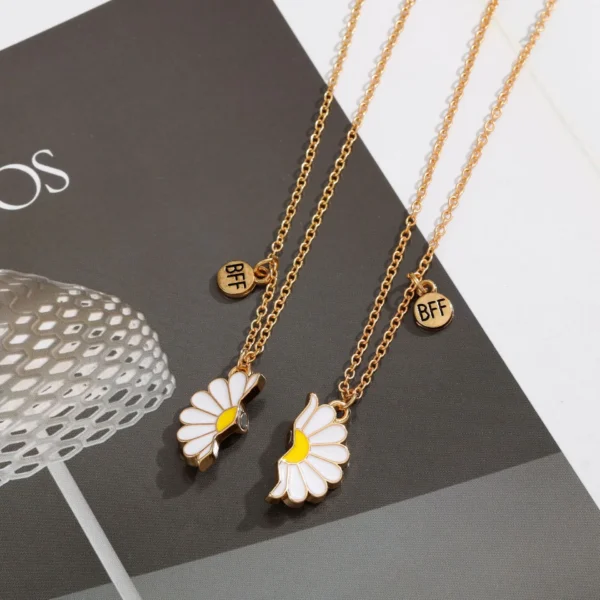 Daisy BFF Matching Necklaces|2Pcs Best Friend Pendant Gift